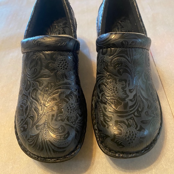 boc Peggy Navy Tooled Clog 8.5 M new in box, never worn - Picture 4 of 9